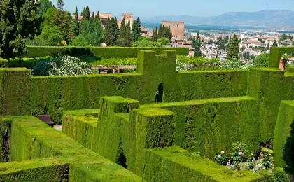 Alhambra guided tour with skip-the-line tickets and transport