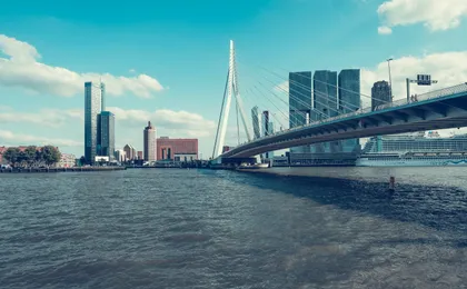 Self guided tour with interactive city game of Rotterdam