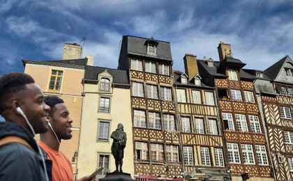 Explore Rennes freely with an immersive audio tour
