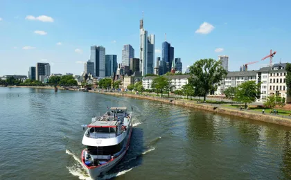 Panorama river boat cruise in Frankfurt