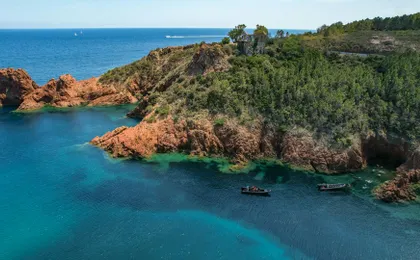 Boat & snorkeling trip to the Esterel Calanques from Cannes