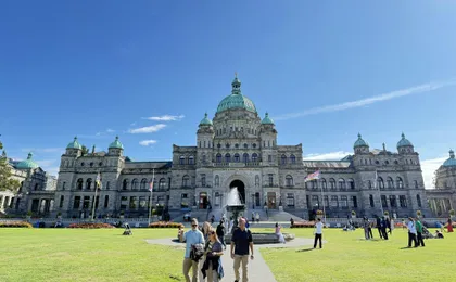 Victoria food tour with 7 tastings in Old Town and Chinatown