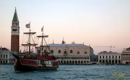 Galleon Dinner Cruise in Venice