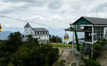 Ba Na Hills, Fantasy Park, French village and Golden Bridge tour