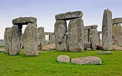 England In One Day: Stonehenge, Bath, Stratford and The Cotswolds Tour