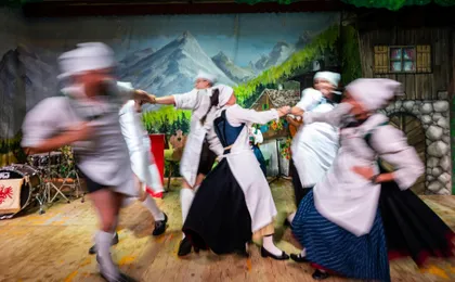 Gundolf Family Tyrolean folk show in Innsbruck with dinner option