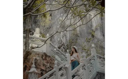 Trip to the Marble Mountains, Am Phu Cave and Monkey Mountain