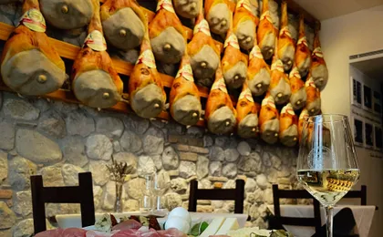 San Daniele prosciutto factory visit with tasting lunch