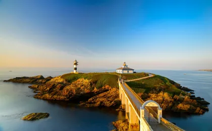 Full-day Beach of the Cathedrals, Ribadeo and Tapia tour from Gijón