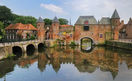 Self guided tour with interactive city game of Amersfoort