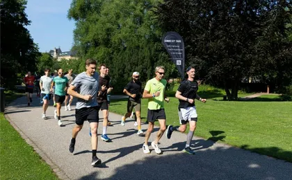 Small-group guided running city tour in Sternberg