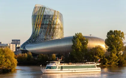 Guided cruise on the Garonne River