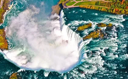 Departure Private Transfer: Niagara Falls to Toronto Airport YYZ in Business Car