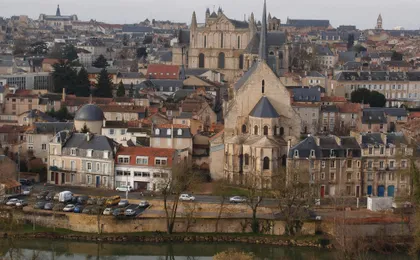 In pursuit of legends, outdoor city game in Poitiers