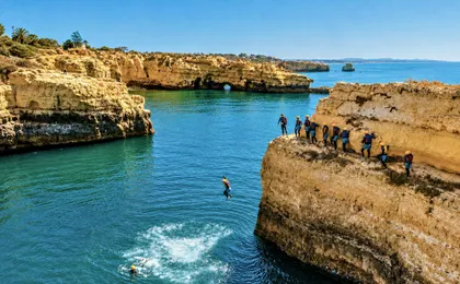 Coasteering experience in São Rafael beach