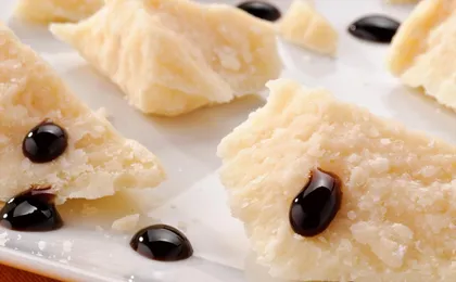 Balsamic vinegar cellar tour with vinegar tasting and aperitif