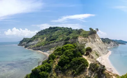 Cape Rodon 4x4 Tour with Wine Tasting and Cold War Bunker