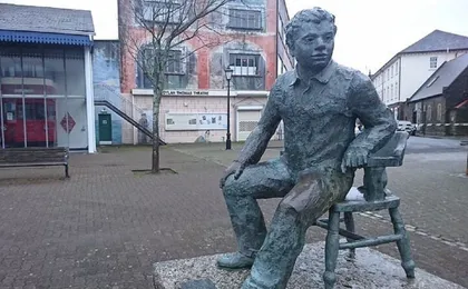 Discover Dylan Thomas’ Swansea on a self-guided audio tour