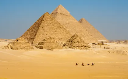 Full-Day Memphis, Sakkara, Giza Pyramids and Sphinx Tour from Cairo