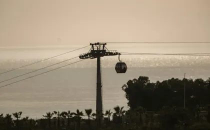Cable car and souk
