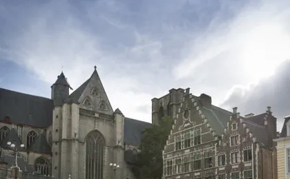 Guided boat trip in the historic center of Gent