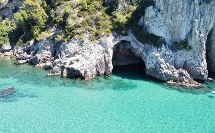 Blue Grotto in Sperlonga Private Boat Cruise