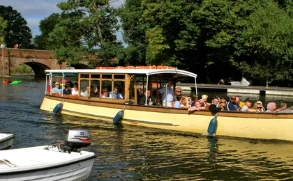 Stratford-upon-Avon river cruise with city audio tour
