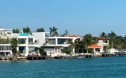Miami sightseeing cruise of South Beach, Biscayne Bay, & Venetian Islands