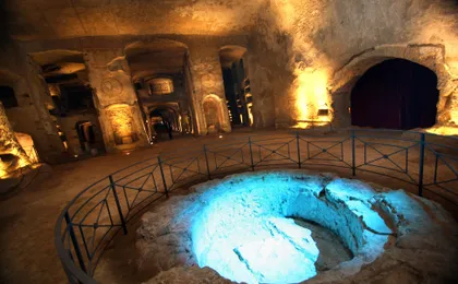 Guided tour of the Catacombs of San Gennaro