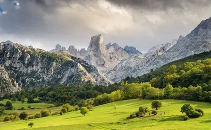 Picos de Europa tour, Bulnes and Cabrales cheese cave from Gijón
