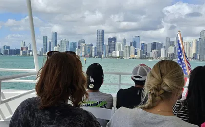 Miami skyline cruise of South Beach millionaires' homes and Venetian Islands