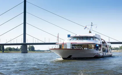Panorama river boat cruise in Düsseldorf