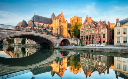 Guided boat trip in the historic center of Gent