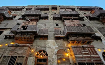 Jeddah Al Balad walking tour with traditional craft workshop