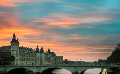 AI-Guided Walking Tour of Paris with Walky the WhatsApp Chatbot