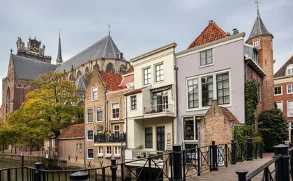 Dordrecht audio walking tour with historic harbours and landmarks