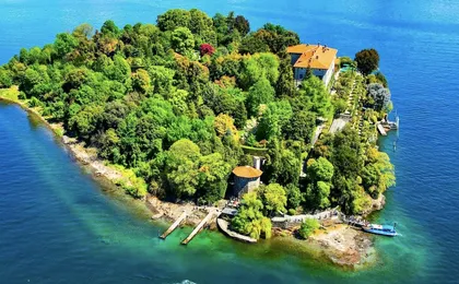 Three Borromean Islands hop-on hop-off boat tour from Stresa