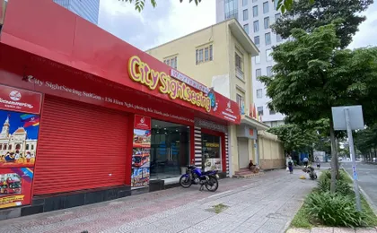 City Sightseeing hop-on hop-off bus tour of Saigon