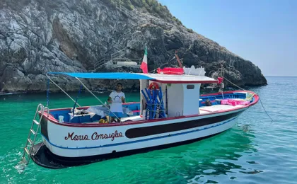 Blue Grotto in Sperlonga Private Boat Cruise