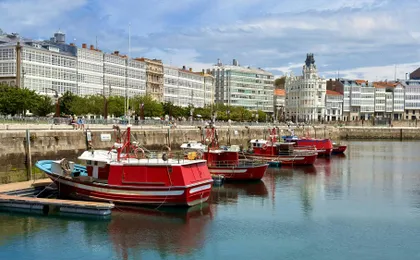 A Coruña private walking tour with local flavours tasting
