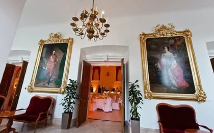 Half-day tour to Princess Sissi's Gödöllő royal palace from Budapest