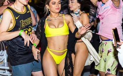 Miami boat party with free open bar and live Dj