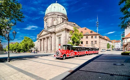 Nuremberg City Tour with the Bimmelbahn Departure from the Schönen Brunnen