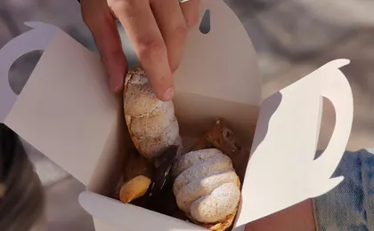 Toulon food walking tour with local flavours and culinary history