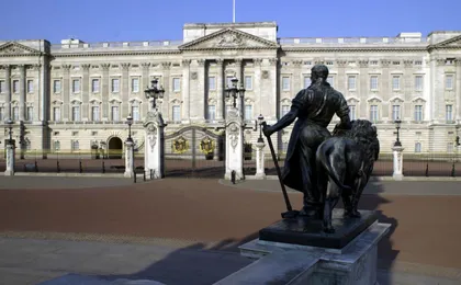 London day tour including London Eye tickets and Thames boat ride