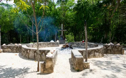 Guided tour of Tulum and visit to a modern Maya community