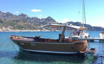 Taormina and Giardini Naxos boat excursion with an aperitif