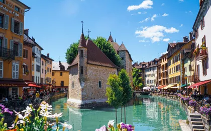 Annecy 2-hour introductory walking tour with a local
