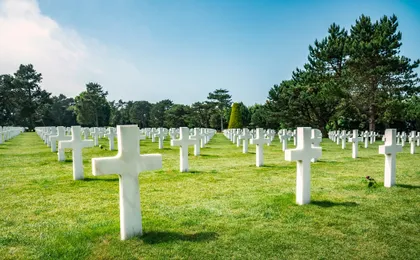 Small group guided tour of Key D-Day Sites and the Memorial de Caen Museum