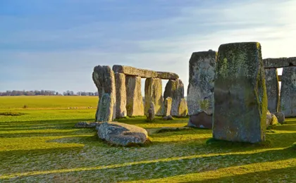 Stonehenge and the Cotswolds Guided Tour from Bristol